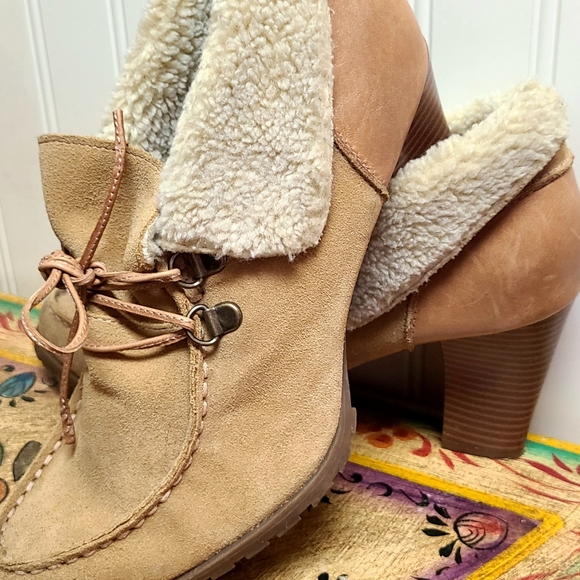 Ruff Hewn "Willow" Heeled Booties w/ Sherpa lining - Picture 1 of 8